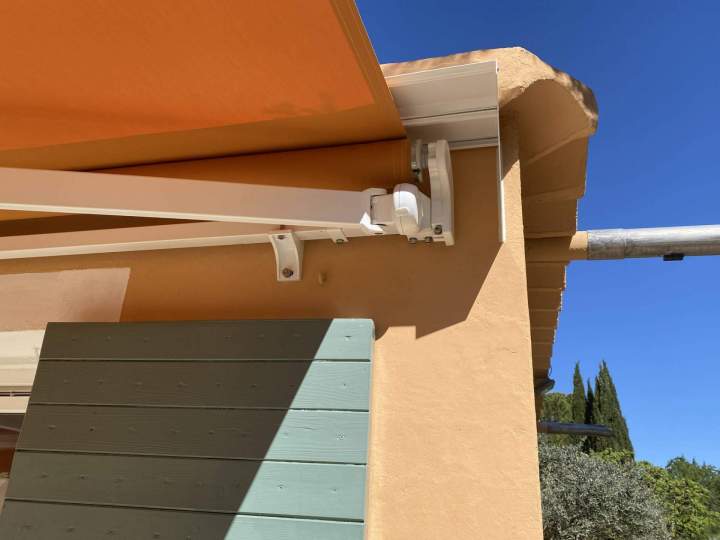 Installation de stores bache à Mimet