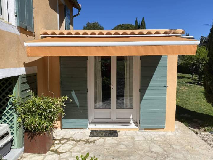 Stores bâche Mimet installation