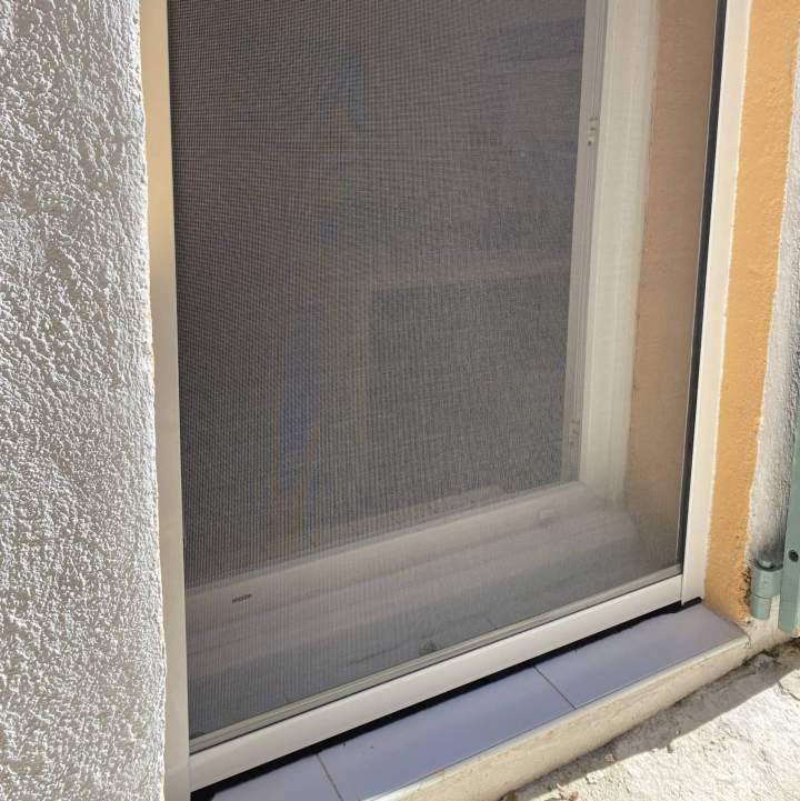 Installation de moustiquaire Mimet