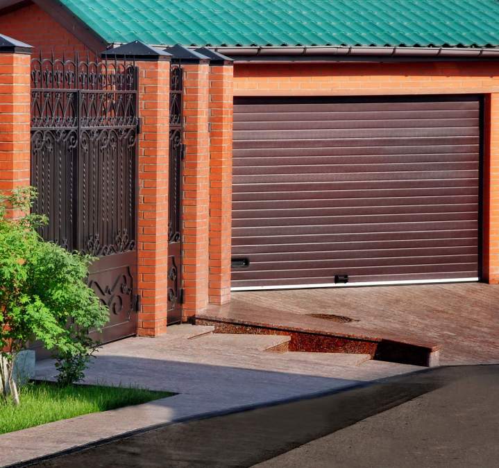 Installation de porte de garage motorisée Mimet